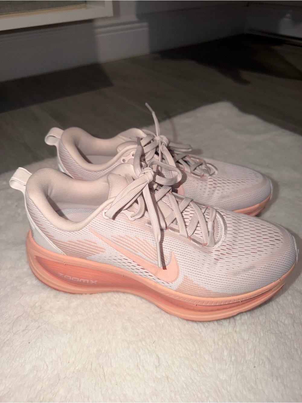 Nike Women’s Vomero 18s - Peach / Pink